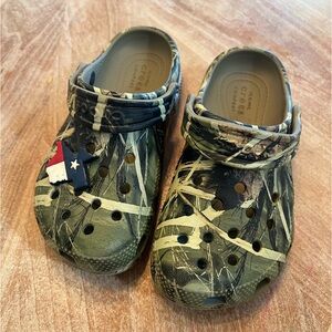 Toddler 11 camo crocs